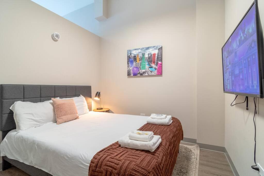 Apartment Mccormick 2br/2ba Oasis With Optional Parking, Patio, Gym For Up To 6 Guests
