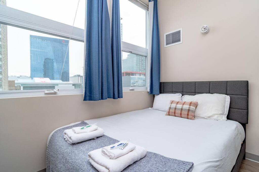 Mccormick 2br/2ba Oasis With Optional Parking, Patio, Gym For Up To 6 Guests Apartment Chicago