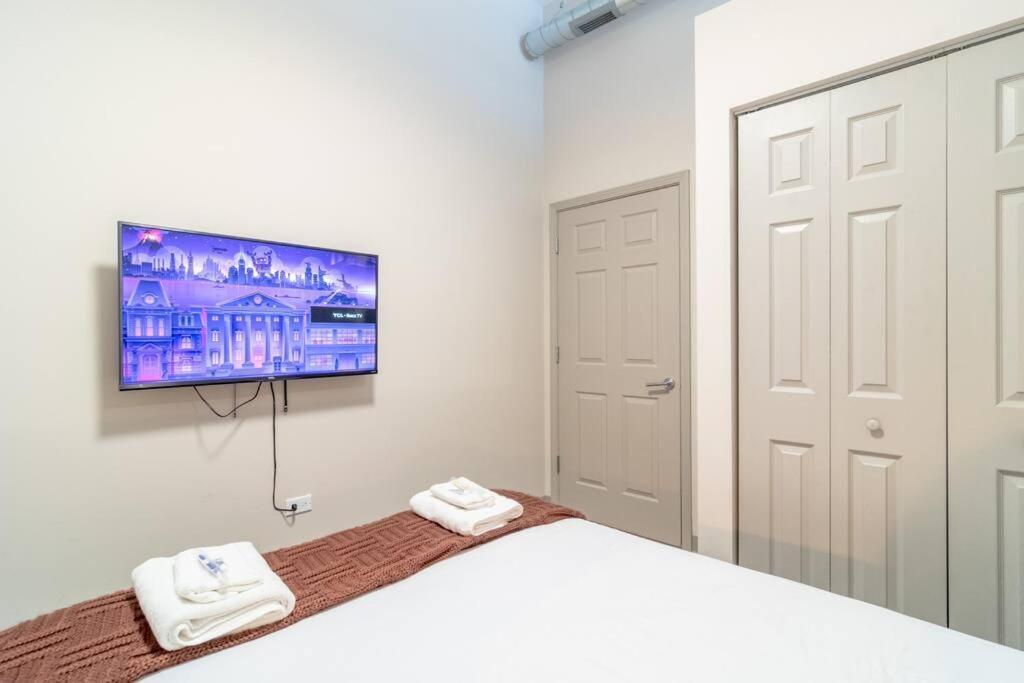 Mccormick 2br/2ba Oasis With Optional Parking, Patio, Gym For Up To 6 Guests *