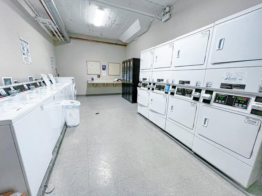 Mccormick 2br/2ba Oasis With Optional Parking, Patio, Gym For Up To 6 Guests