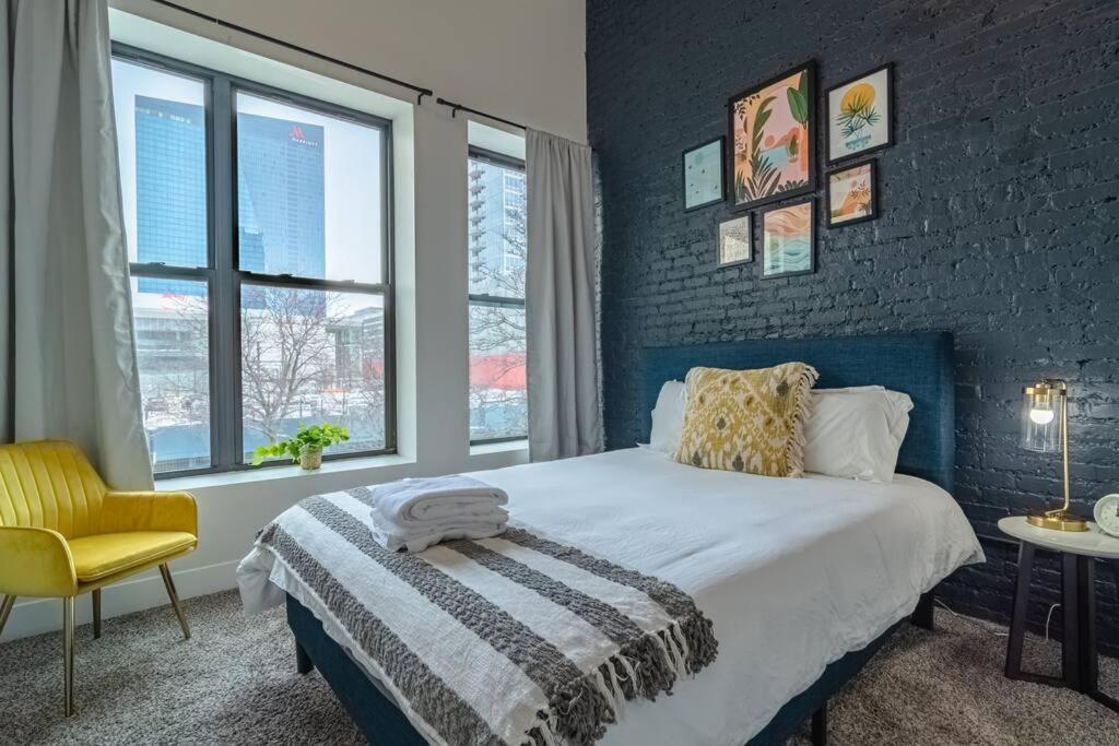 Mccormick Place 420 Friendly 2br/2ba With Optional Parking For Up To 6 Guests