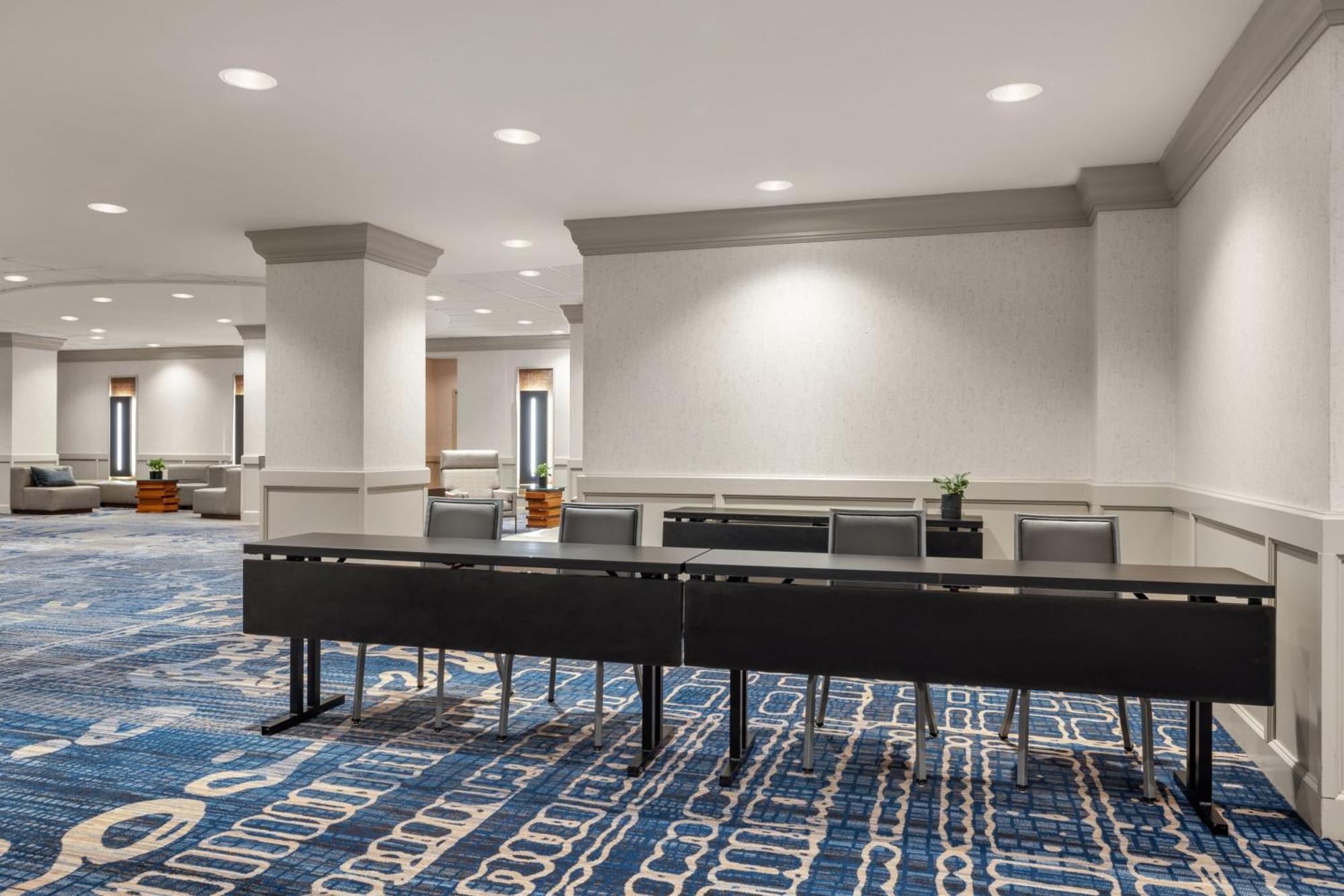 Hotel Marriott Downtown Magnificent Mile 4*