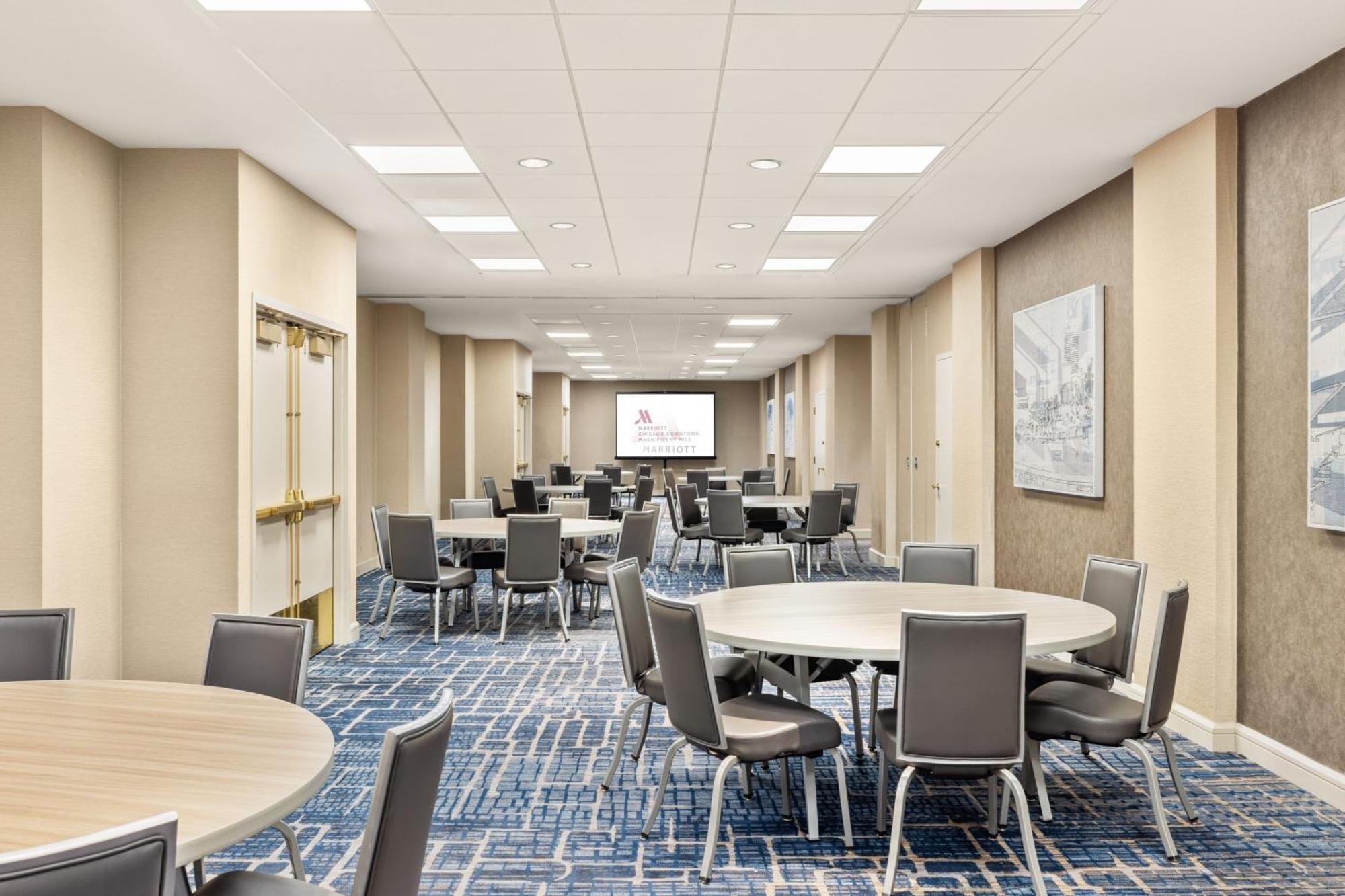 Hotel Marriott Downtown Magnificent Mile 4*