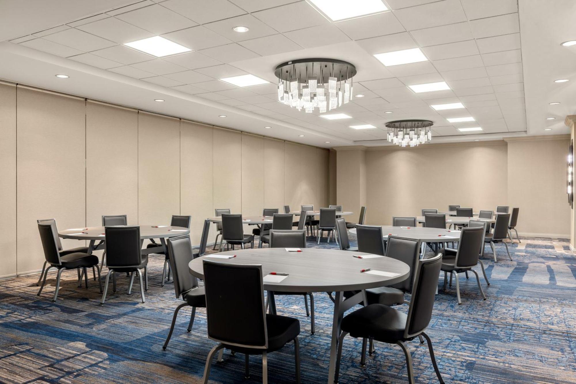 Marriott Downtown Magnificent Mile 4*