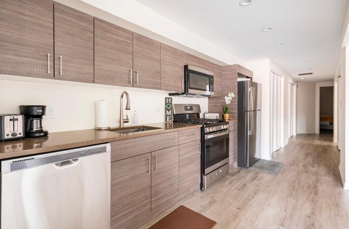 Cozy 2 Brm Mins Away From United Center