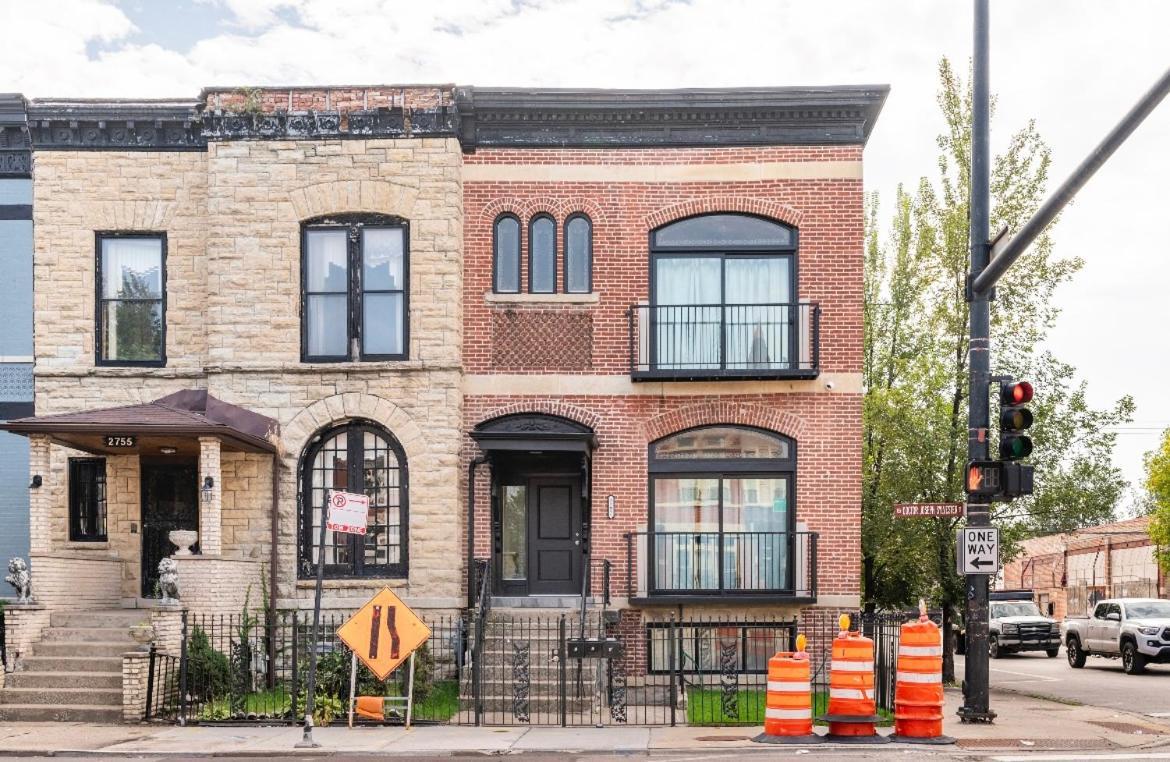 Cozy 2 Brm Mins Away From United Center *