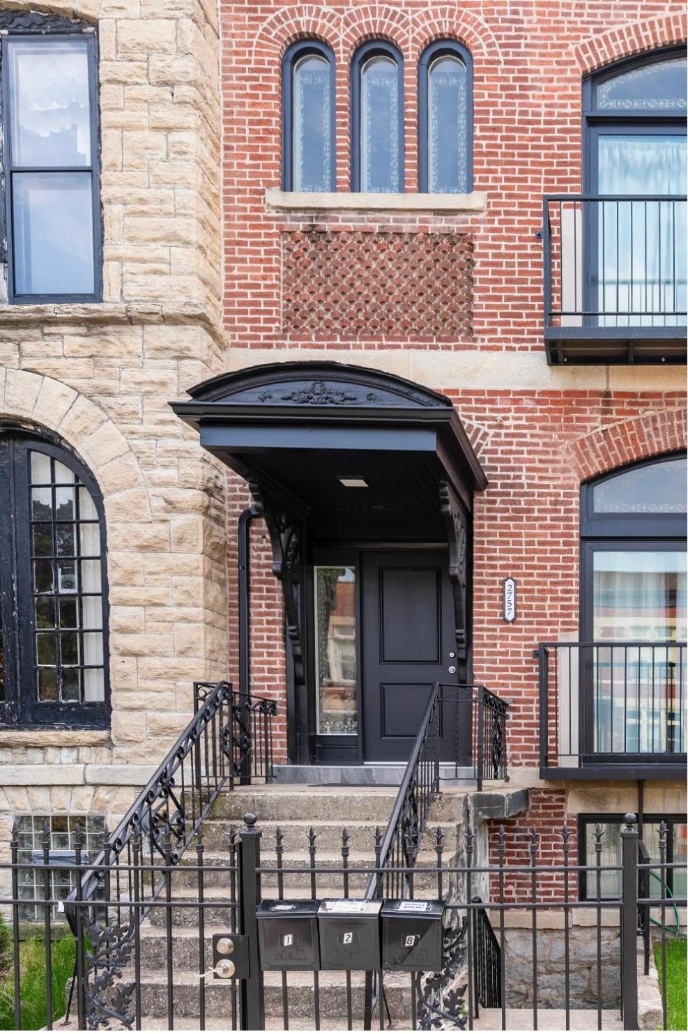 Cozy 2 Brm Mins Away From United Center