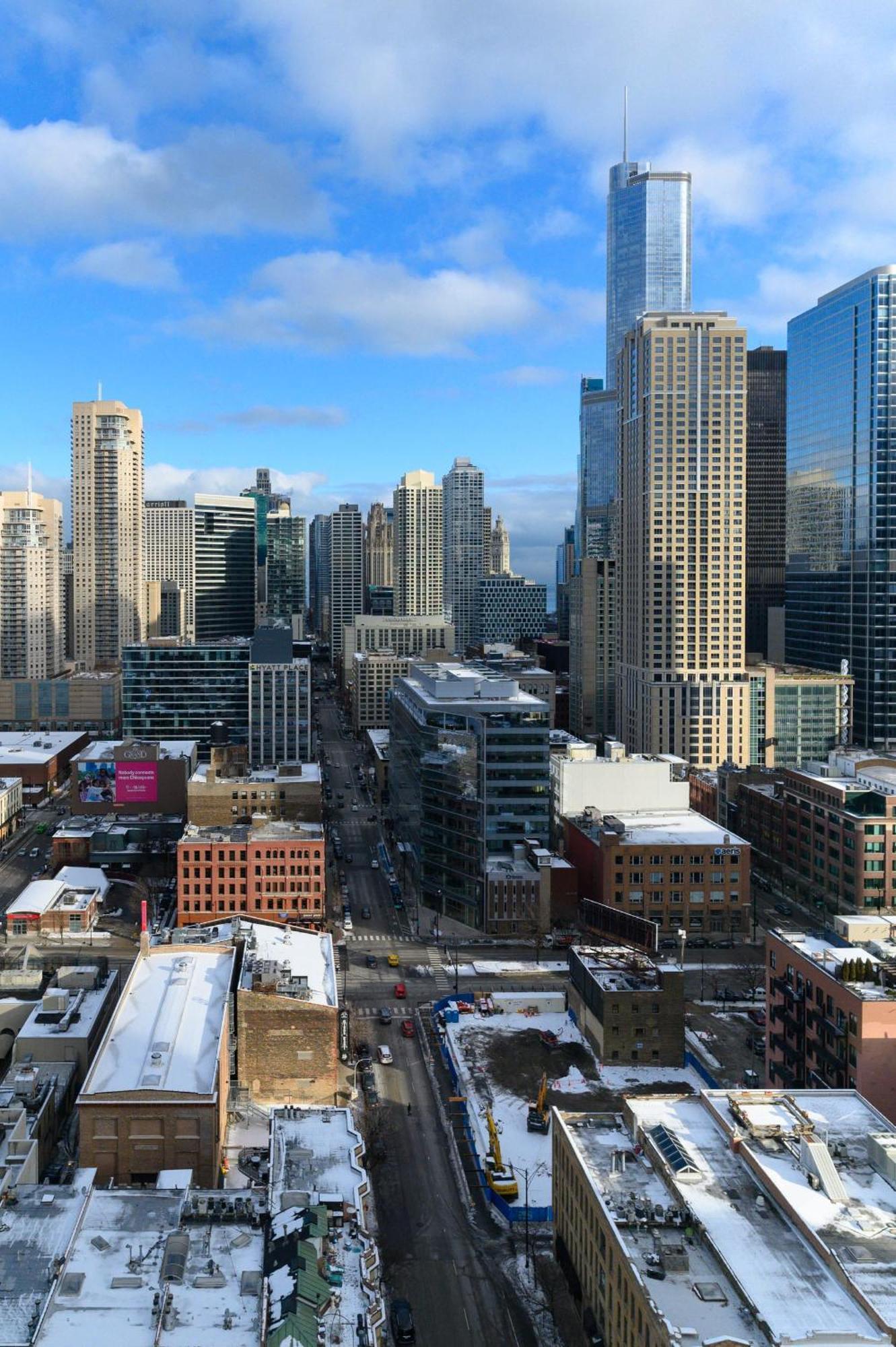 2b,2ba Luxury Balcony,wi-fi, Paid In&out Parking In Bldg * Chicago
