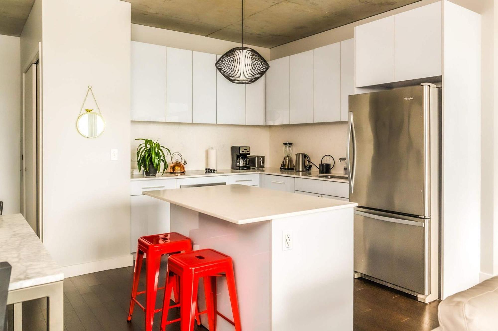 2b,2ba Luxury Balcony,wi-fi, Paid In&out Parking In Bldg
