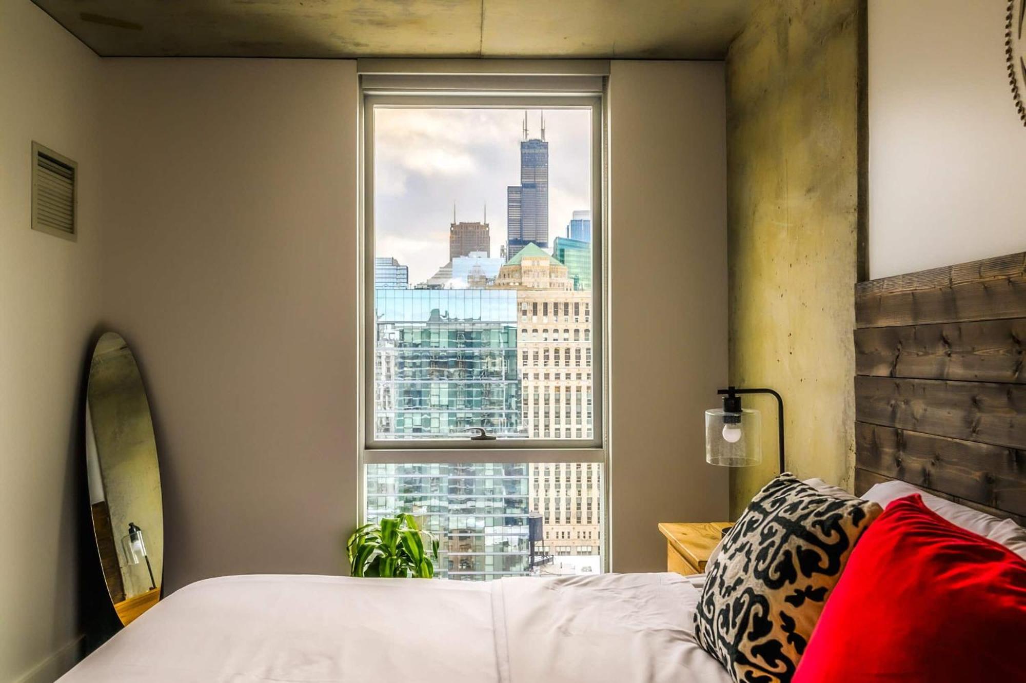 2b,2ba Luxury Balcony,wi-fi, Paid In&out Parking In Bldg Apartment Chicago