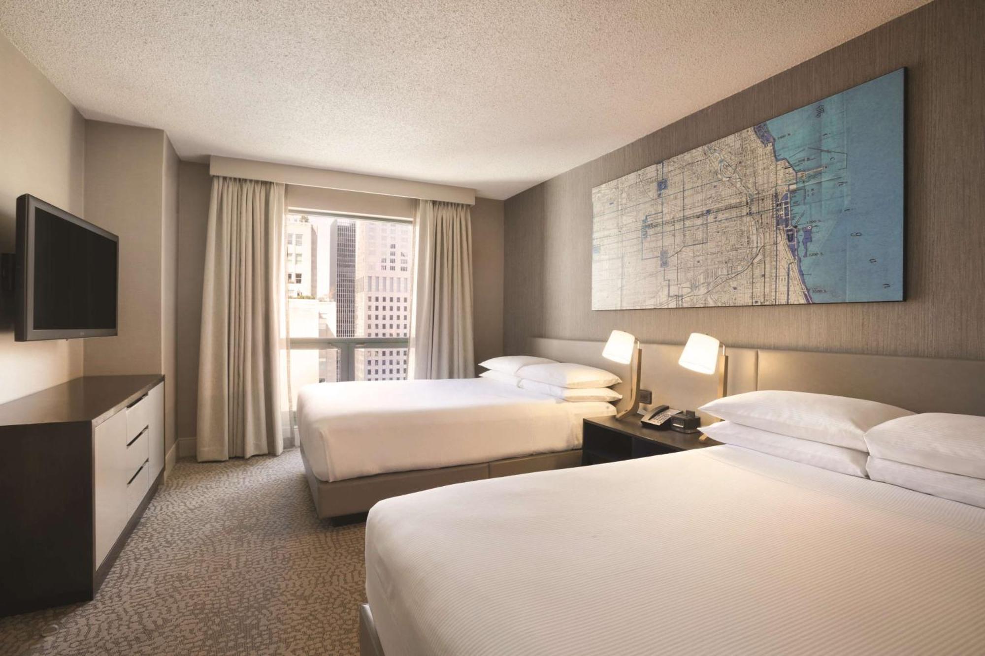 Hilton Magnificent Mile 3*