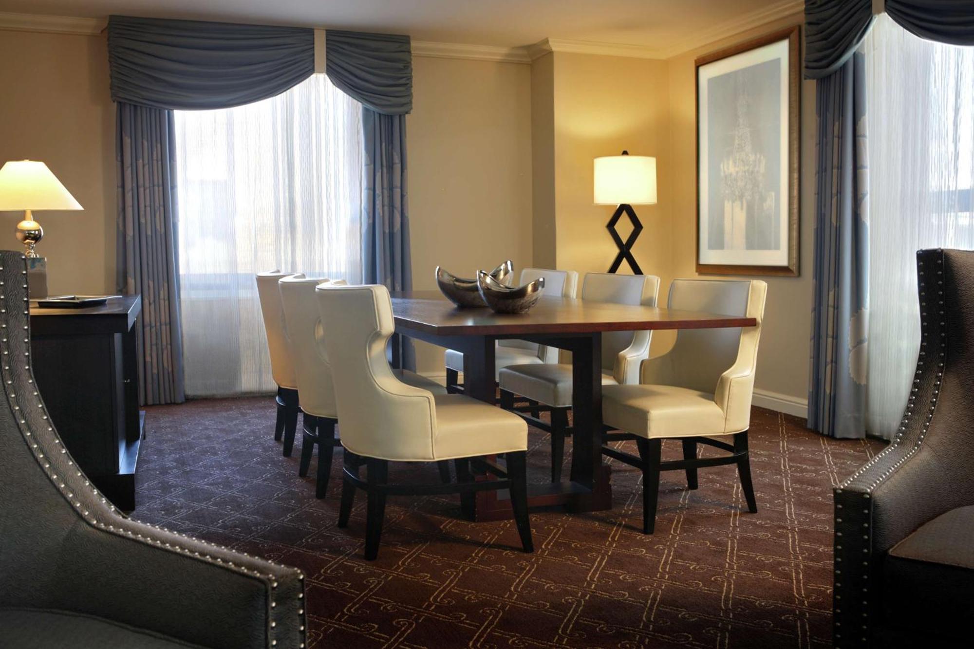 Hotel The Palmer House Hilton 4*