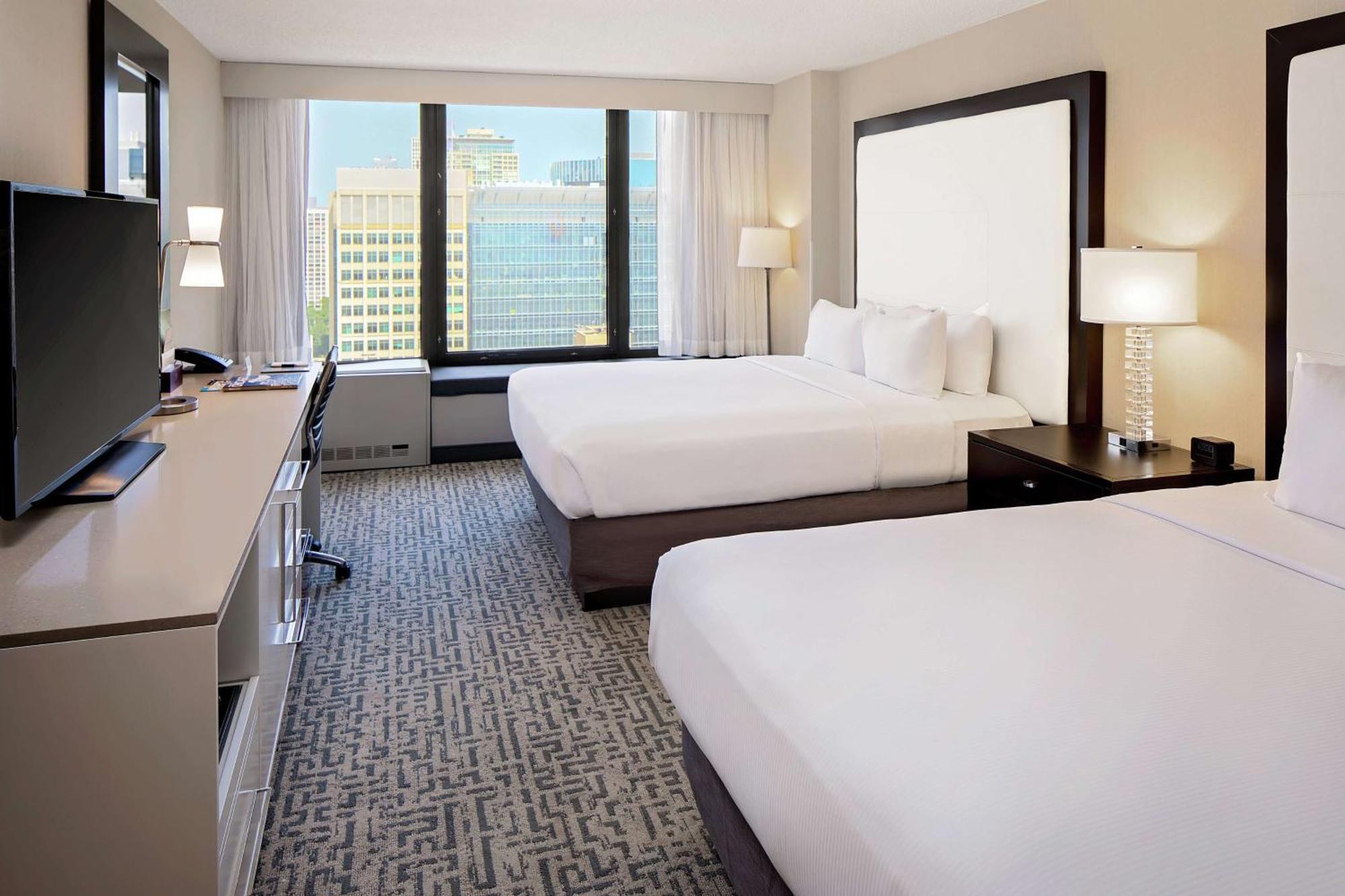 Hotel Doubletree By Hilton Magnificent Mile 4*