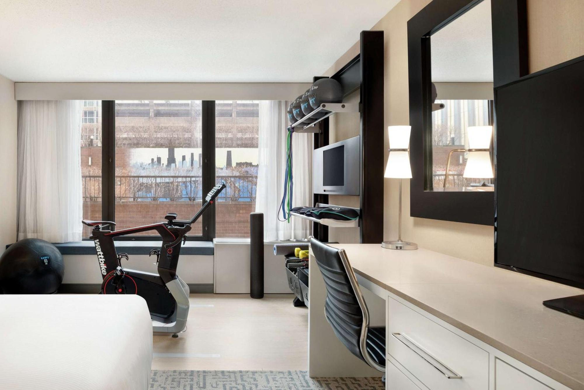 Hotel Doubletree By Hilton Magnificent Mile 4*