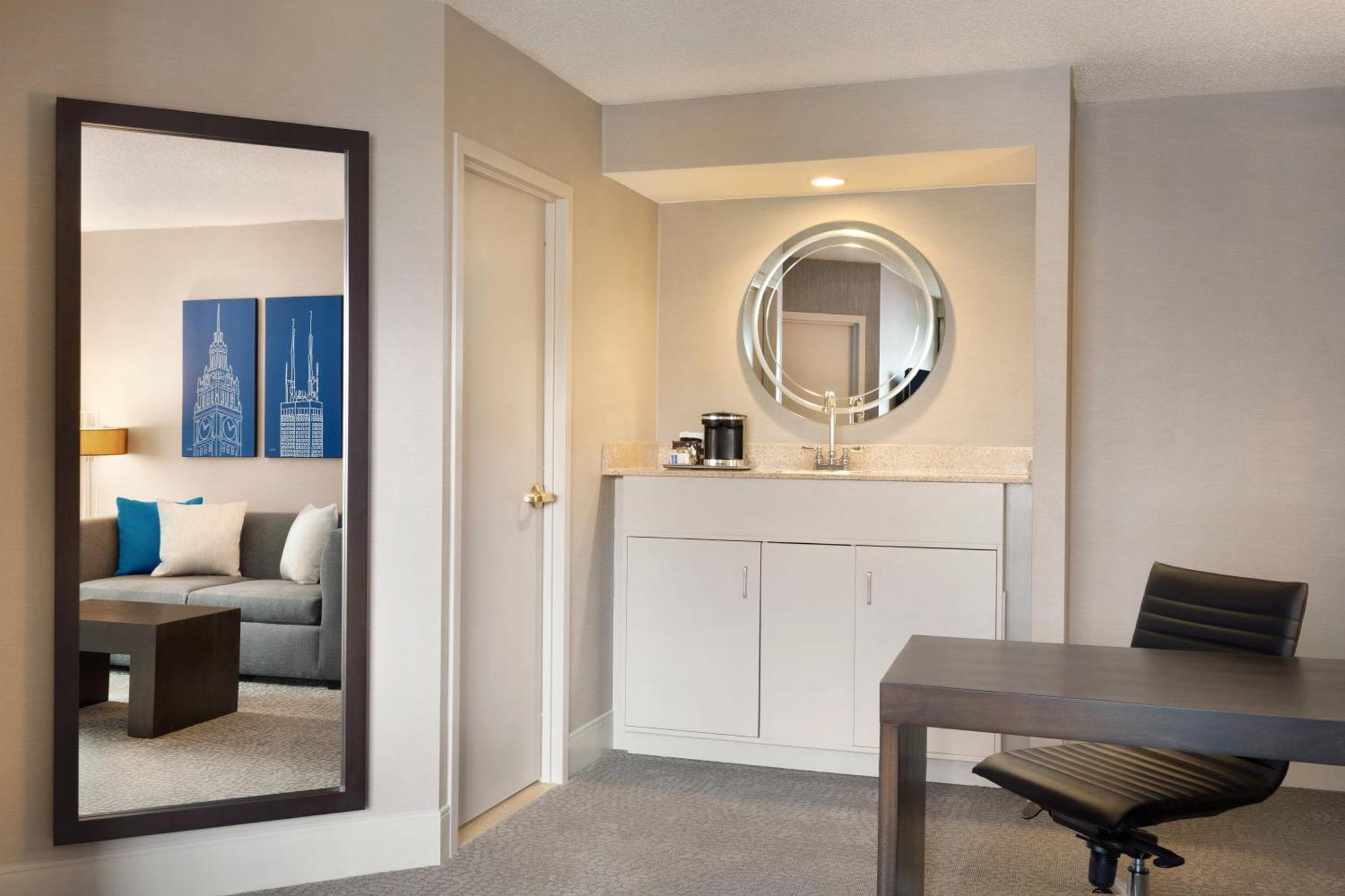 Hilton Magnificent Mile 3*