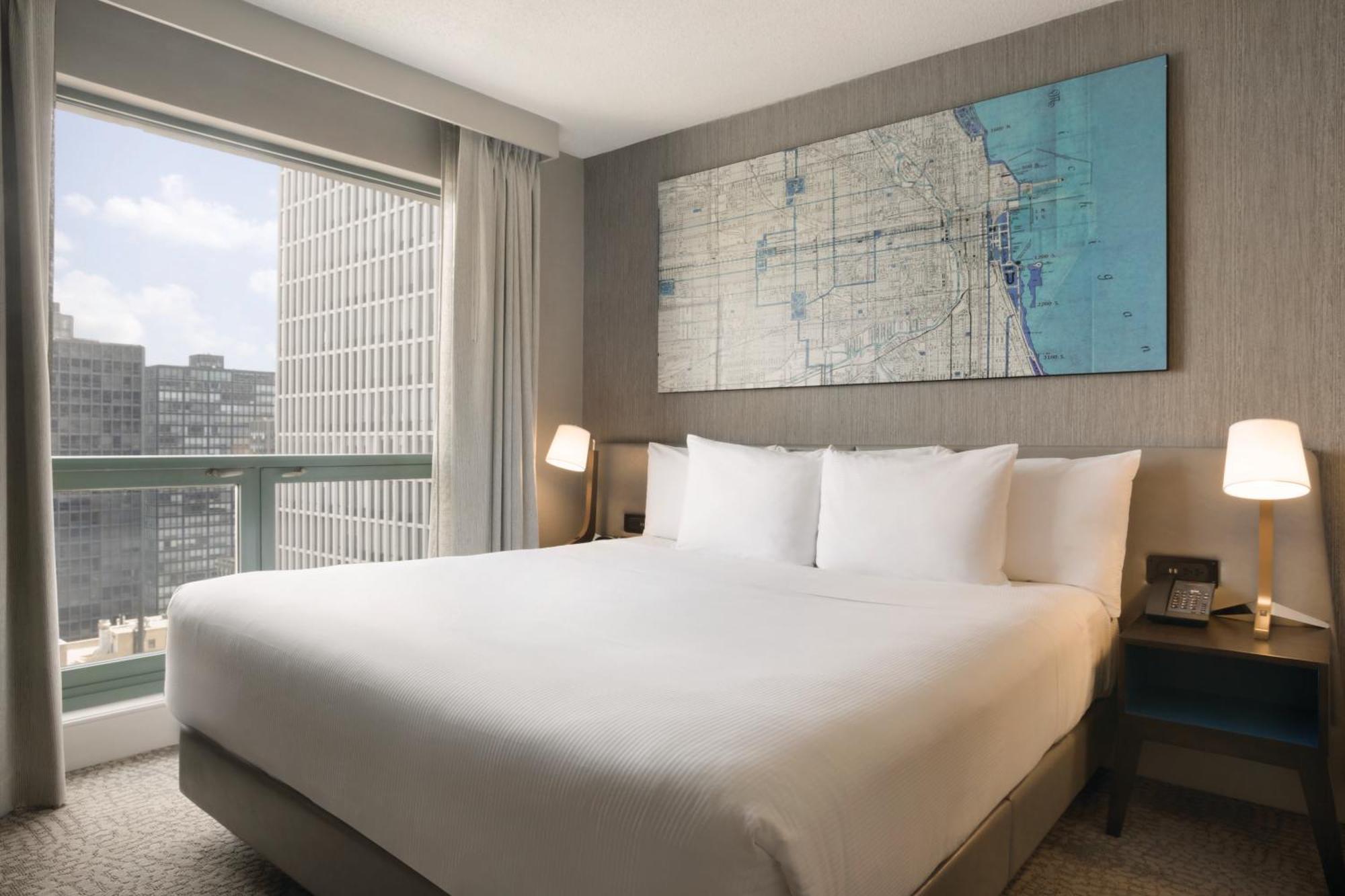 Hilton Magnificent Mile 3*