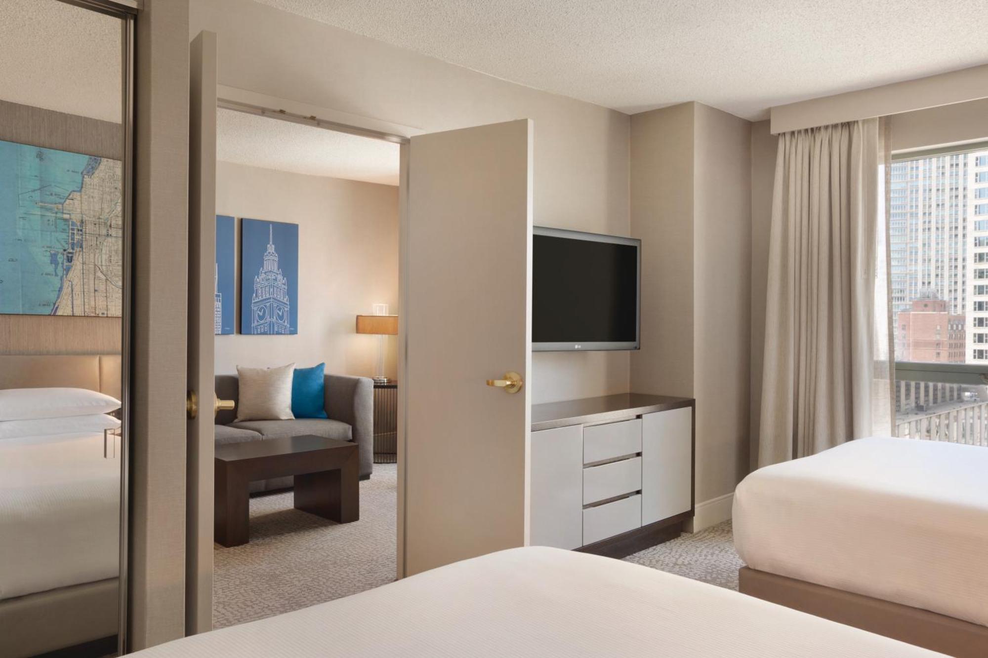 Hilton Magnificent Mile 3*