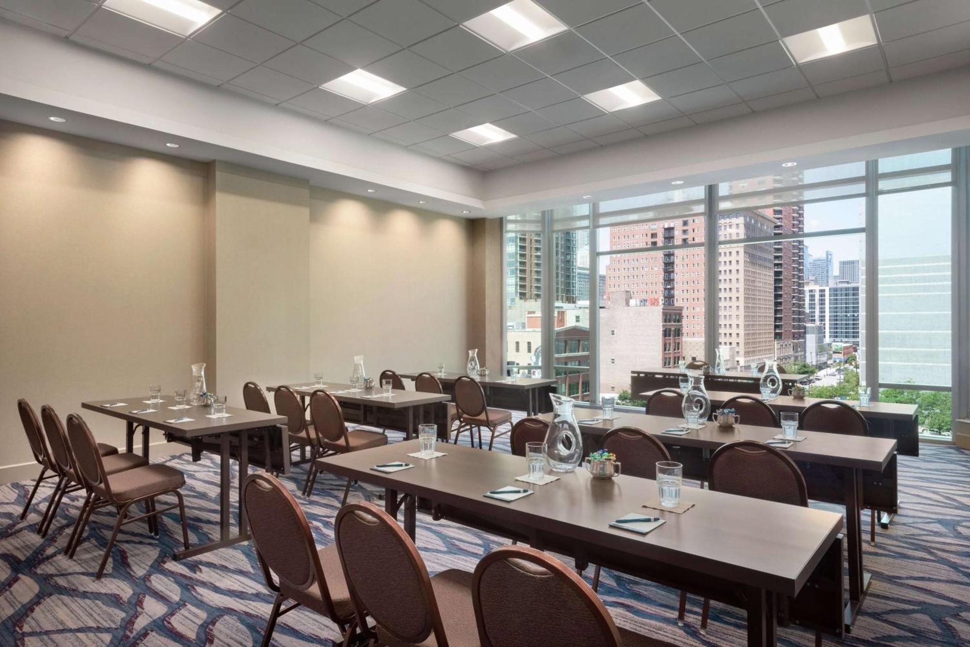 Hilton Garden Downtown South Loop Hotel 3*