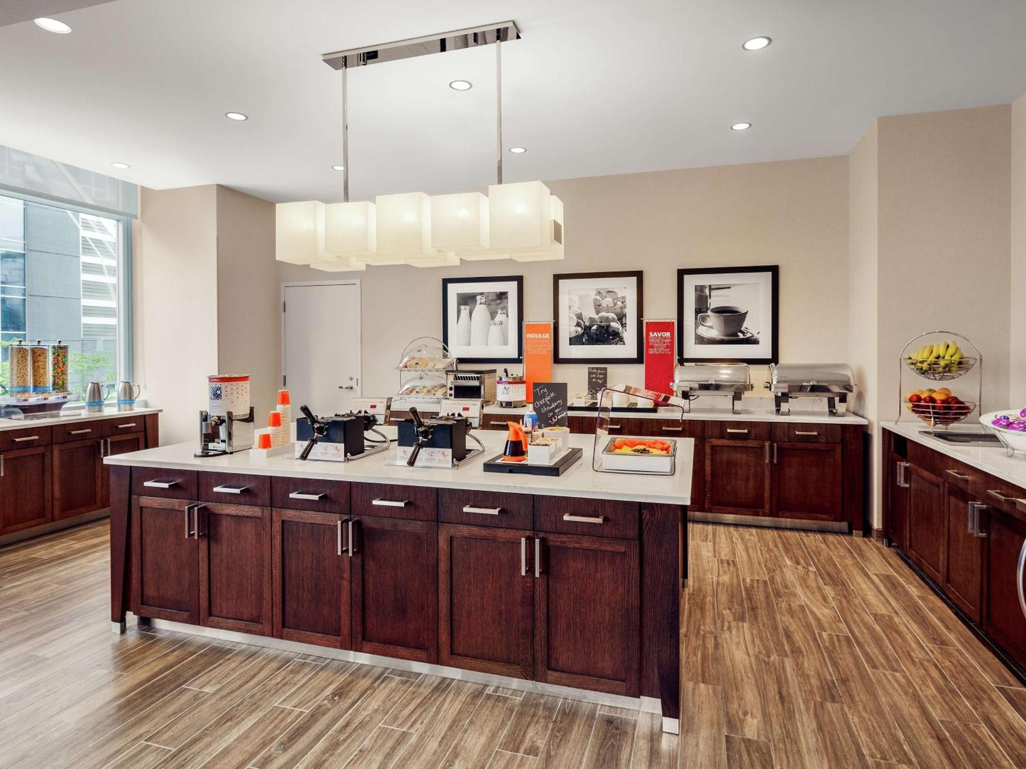 Hotel Hampton Mccormick Place 3*