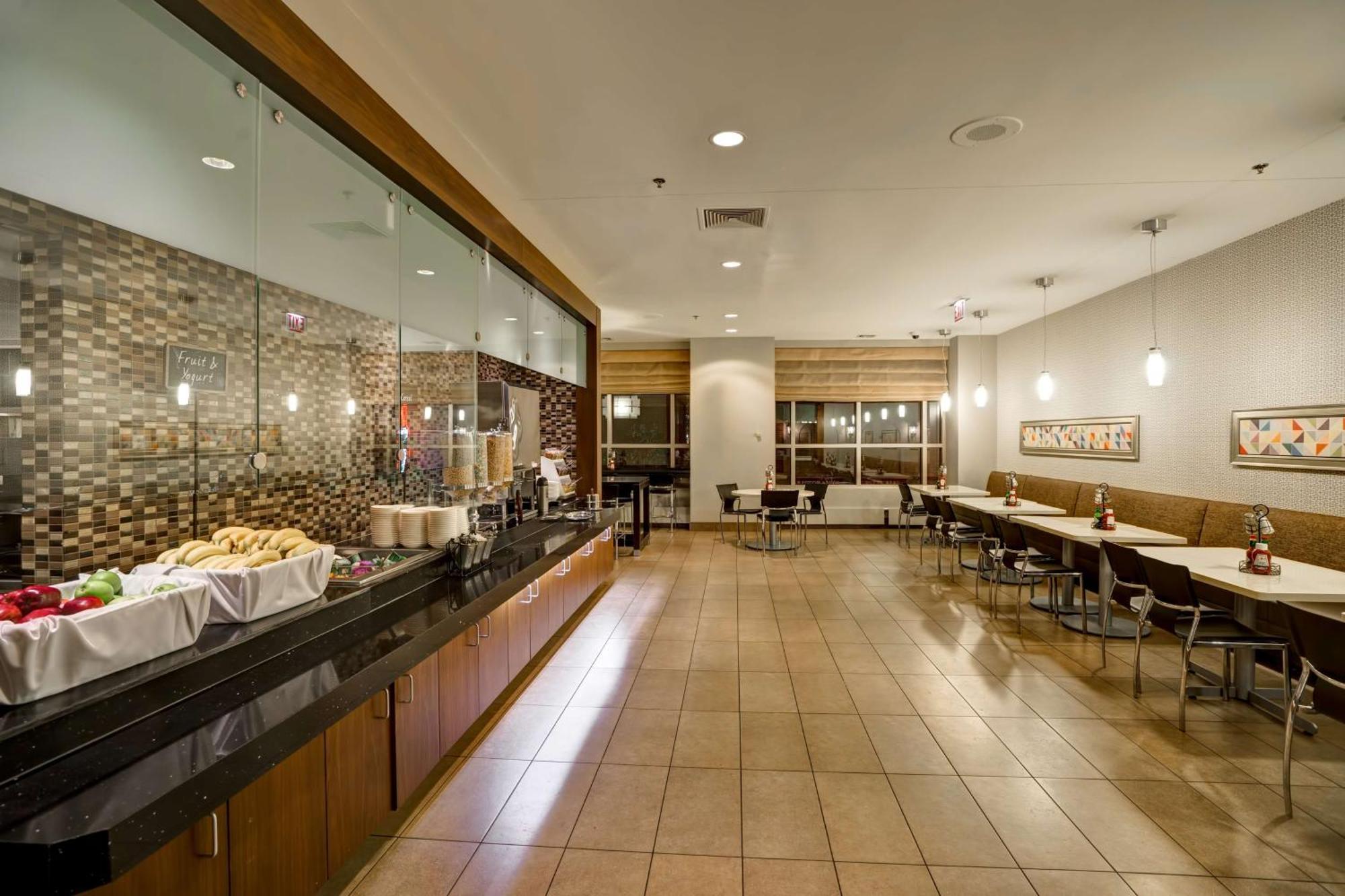Hotel Embassy - Downtown River North 3*