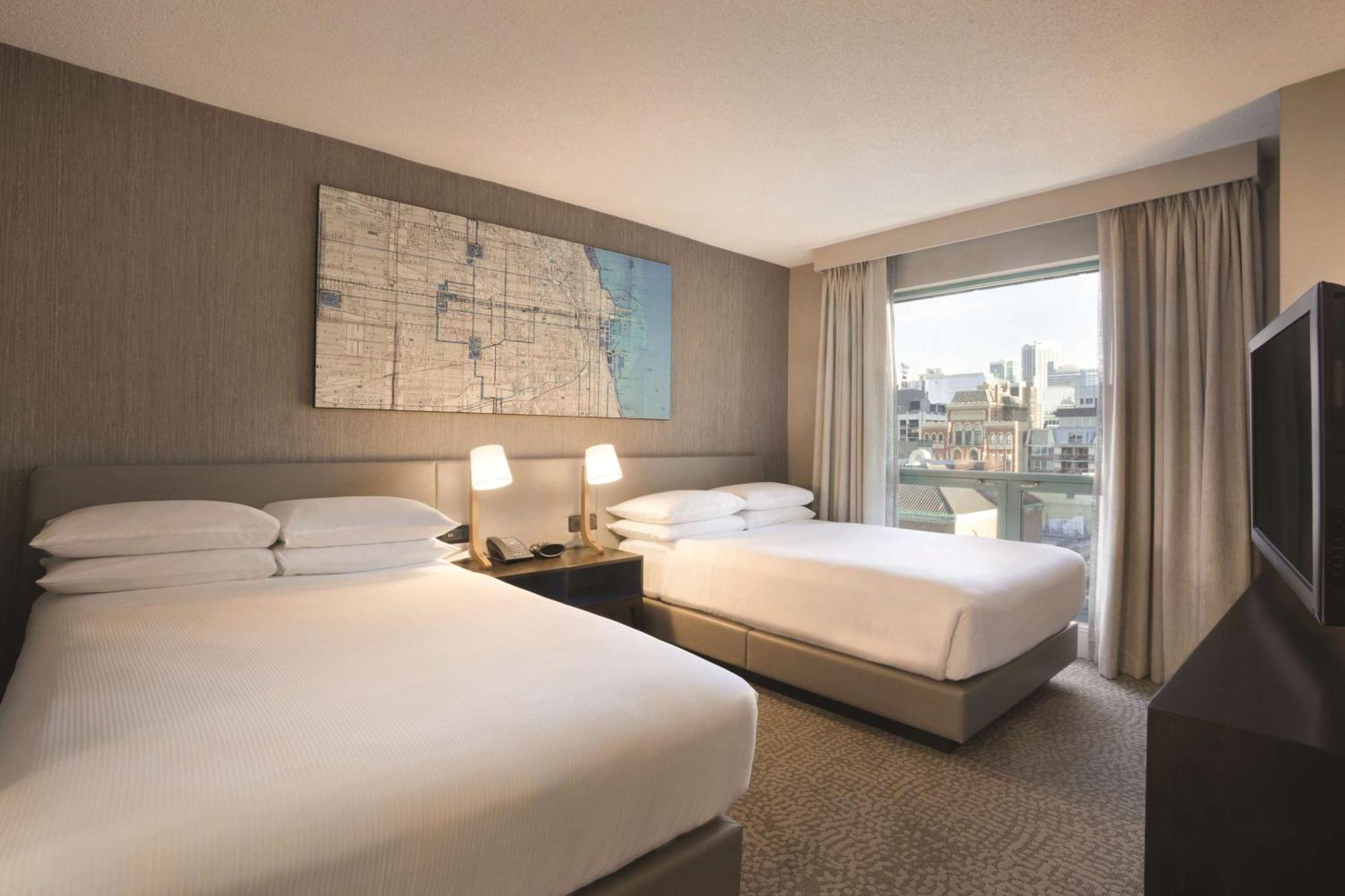 Hotel Hilton Magnificent Mile 3*