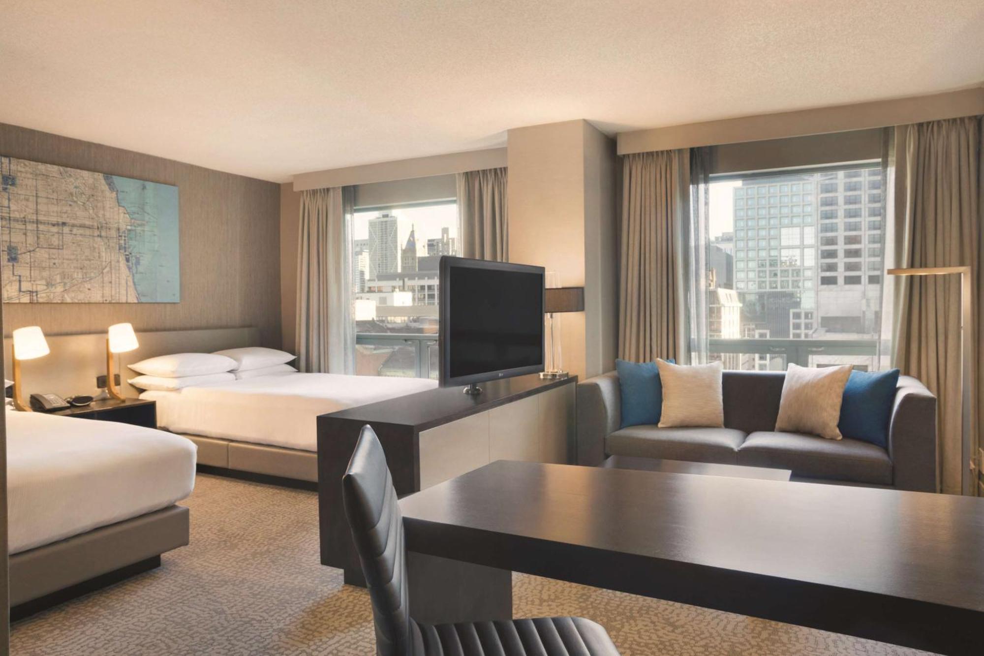 Hilton Magnificent Mile Hotel 3*