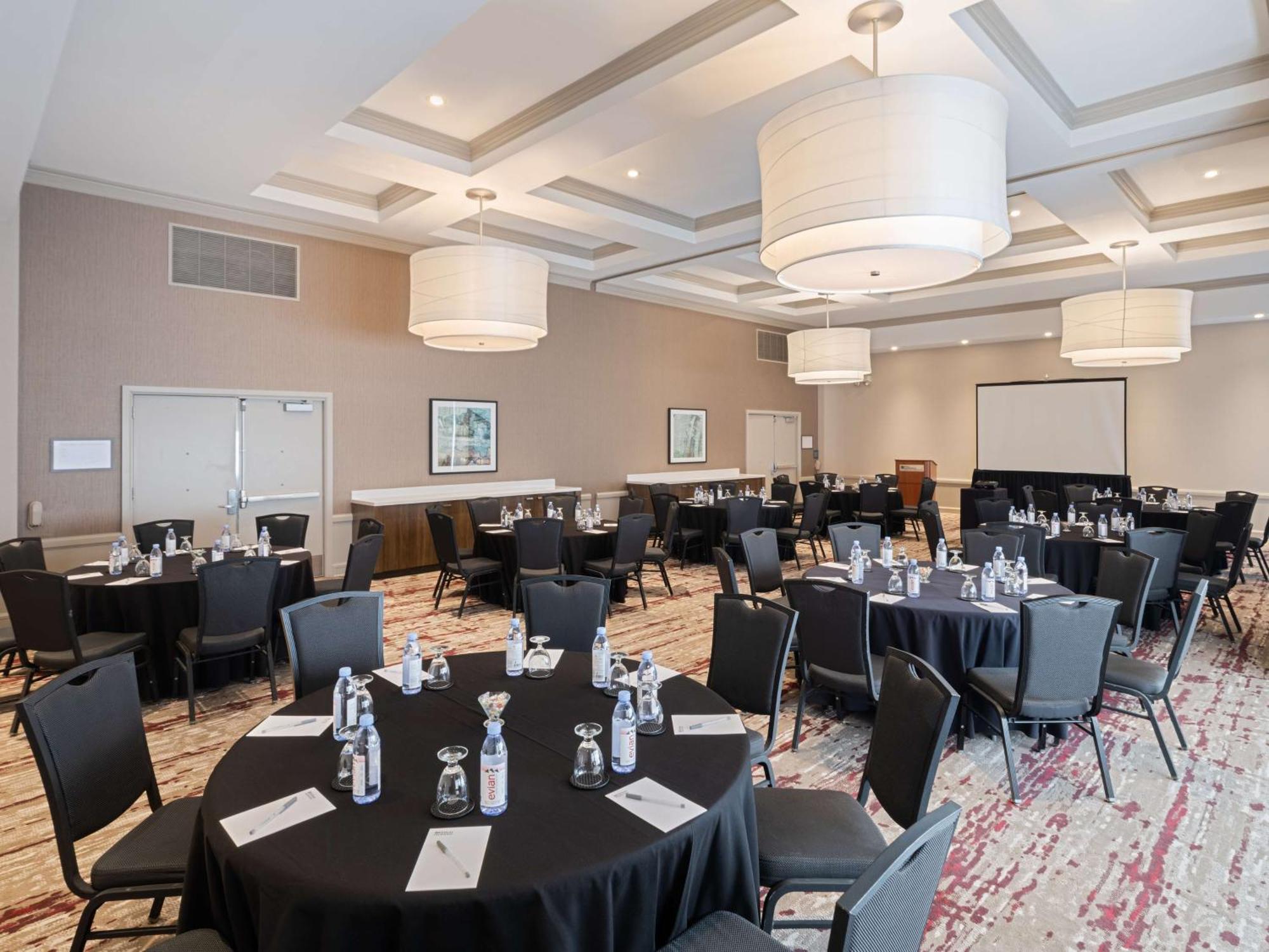 Hilton Garden Downtown/magnificent Mile Hotel 3*