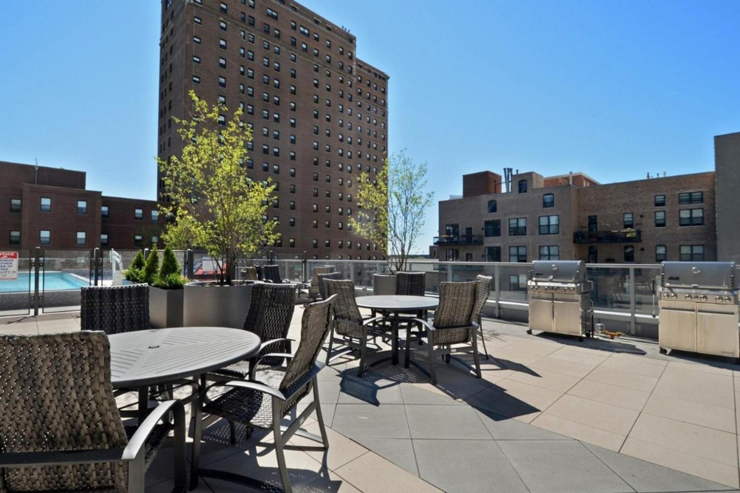S Loop 1br W Lounge Pool Gym Nr Grant Park Chi-494 *