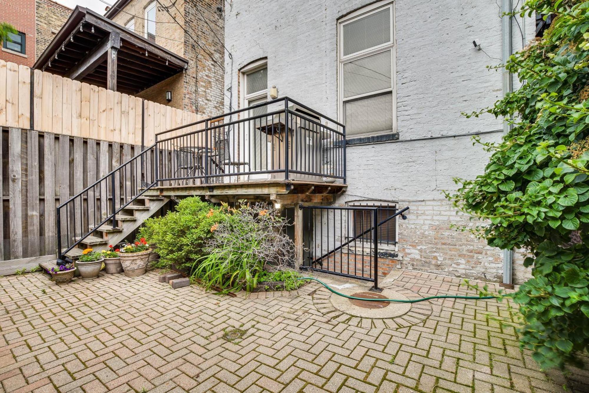 Lincoln Park Walk To Beach, Shops And Dining! *