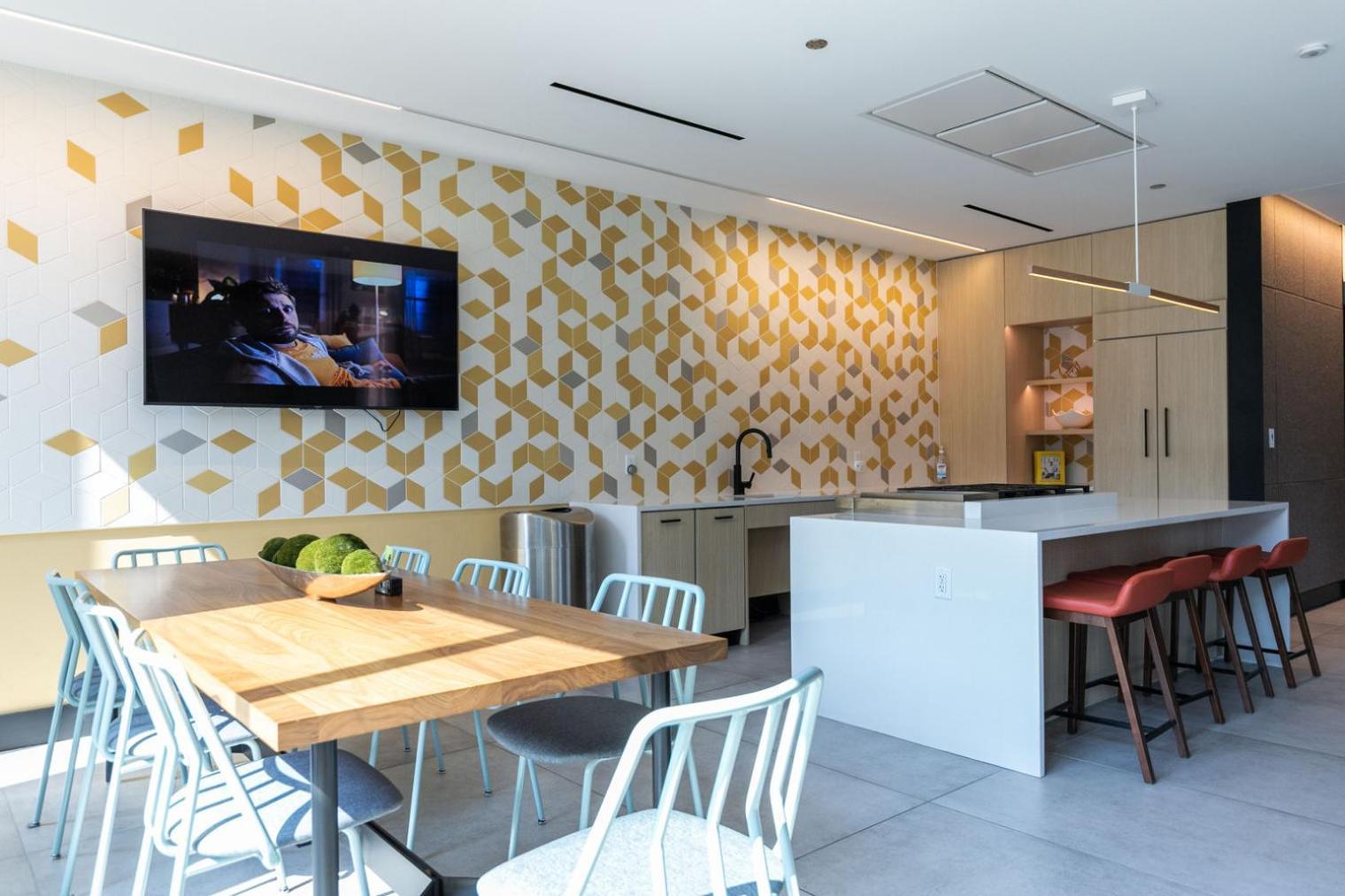 West Loop W Wd Gym Lounge Nr L Chi-773 *