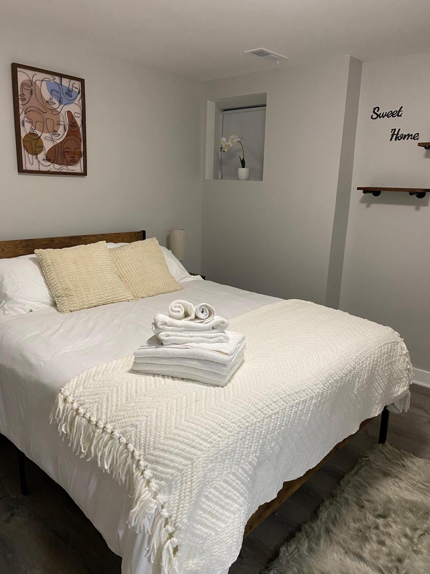 Apartment Stylish Urban Retreat 3 Bedroom Newly Remodeled
