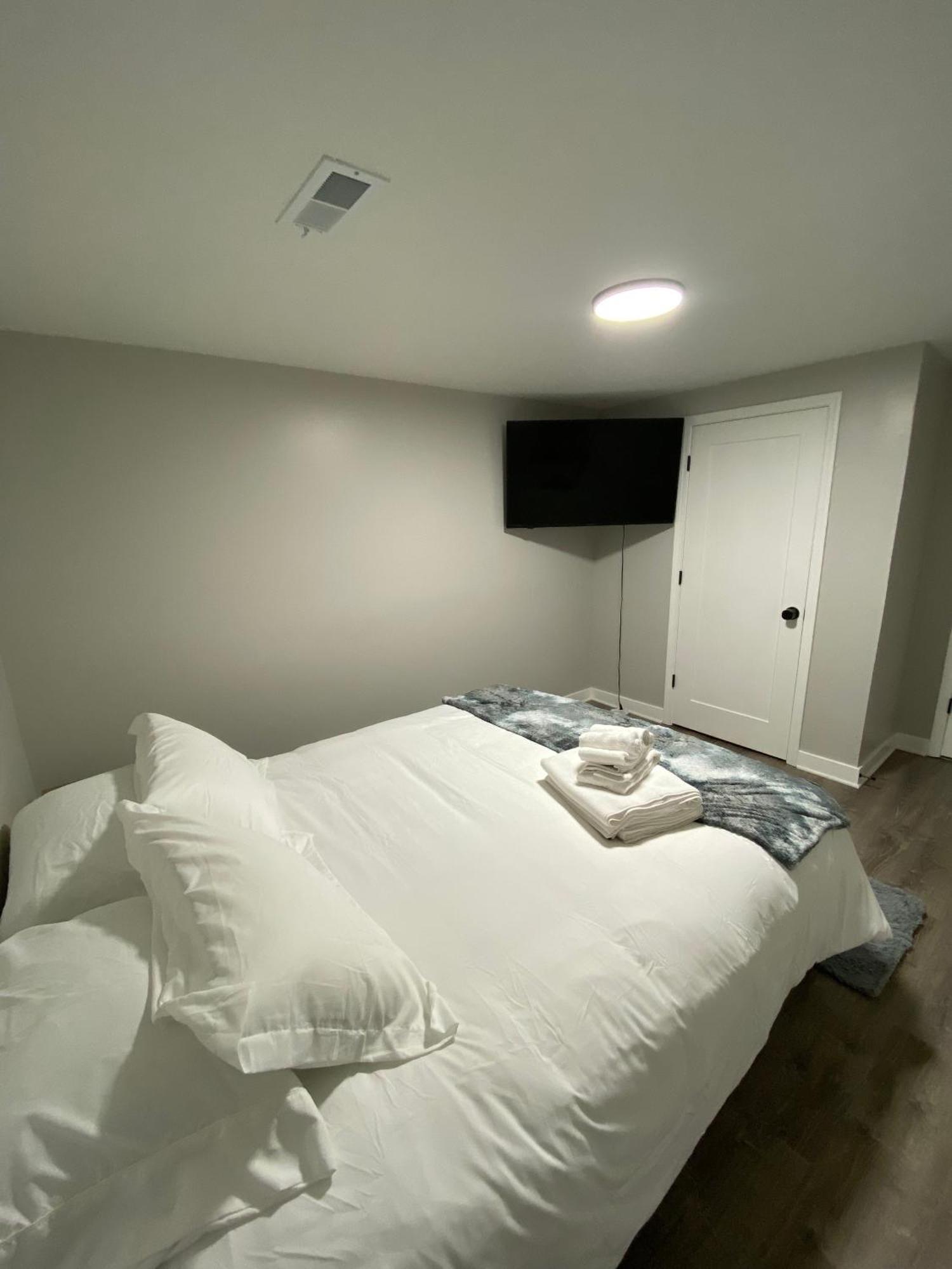 Stylish Urban Retreat 3 Bedroom Newly Remodeled * Chicago