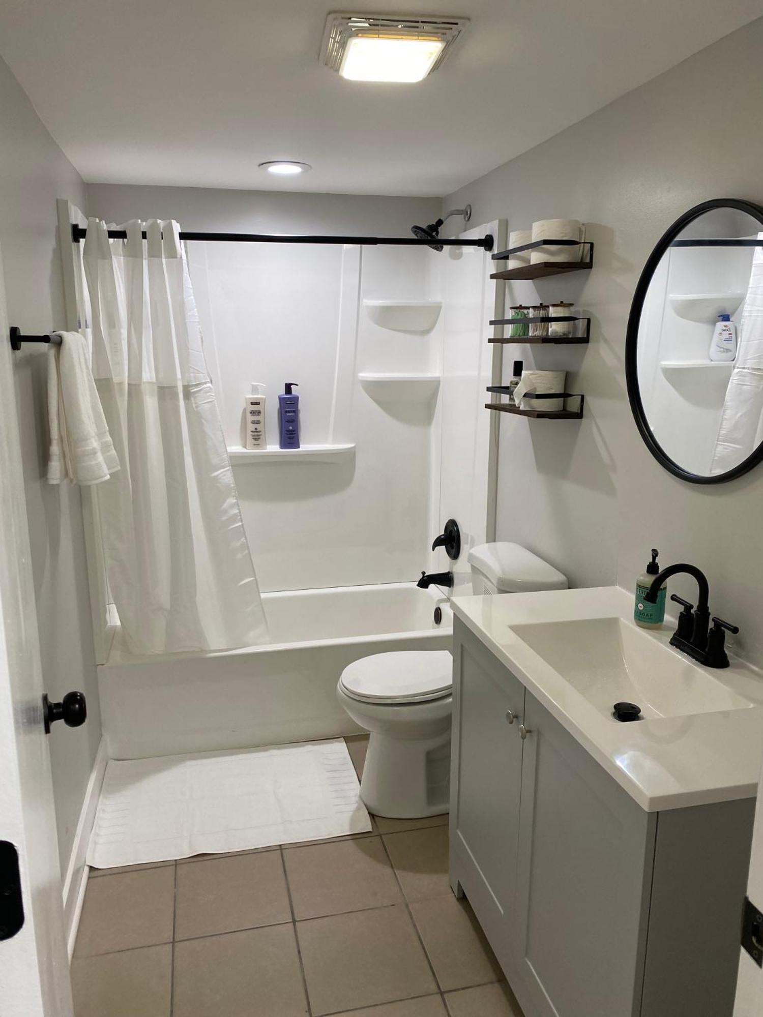 Apartment Stylish Urban Retreat 3 Bedroom Newly Remodeled *