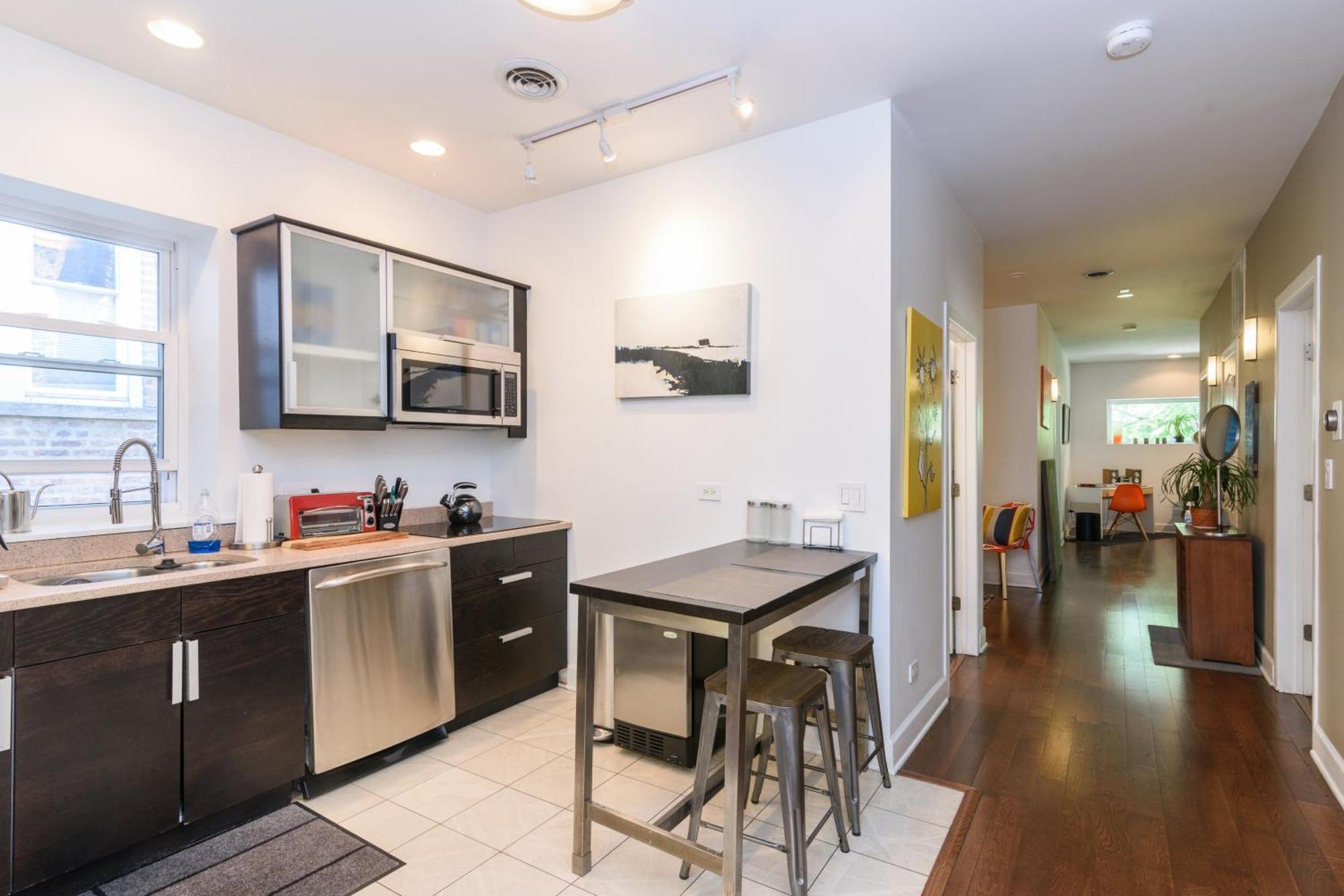 House 5863- Chicago's Premier 4* Chicago