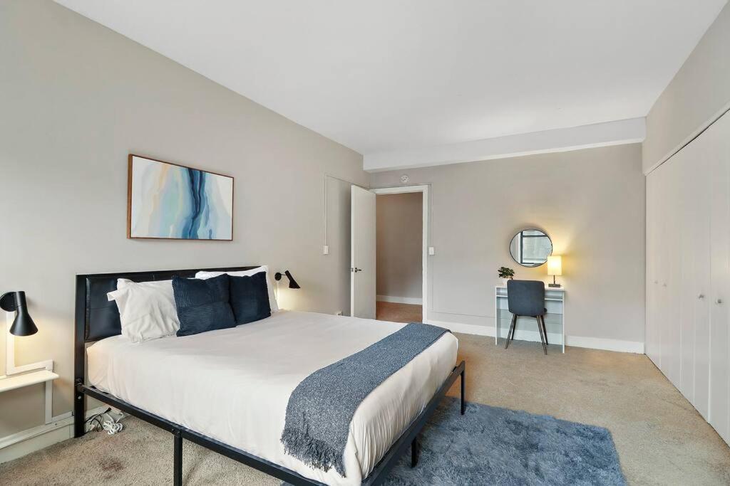 2br Sunny In Hyde Park - Windermere 211 Apartment Chicago