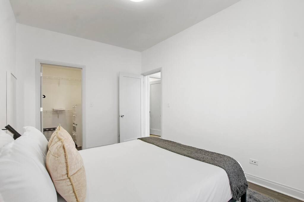 Apartment 2br Comfy And Roomy Apt In - Del Prado 1013 *