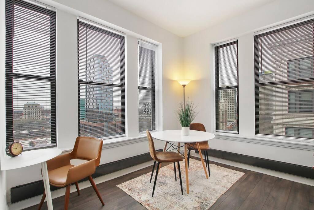 Apartment 2br Comfy And Roomy Apt In - Del Prado 1013 *