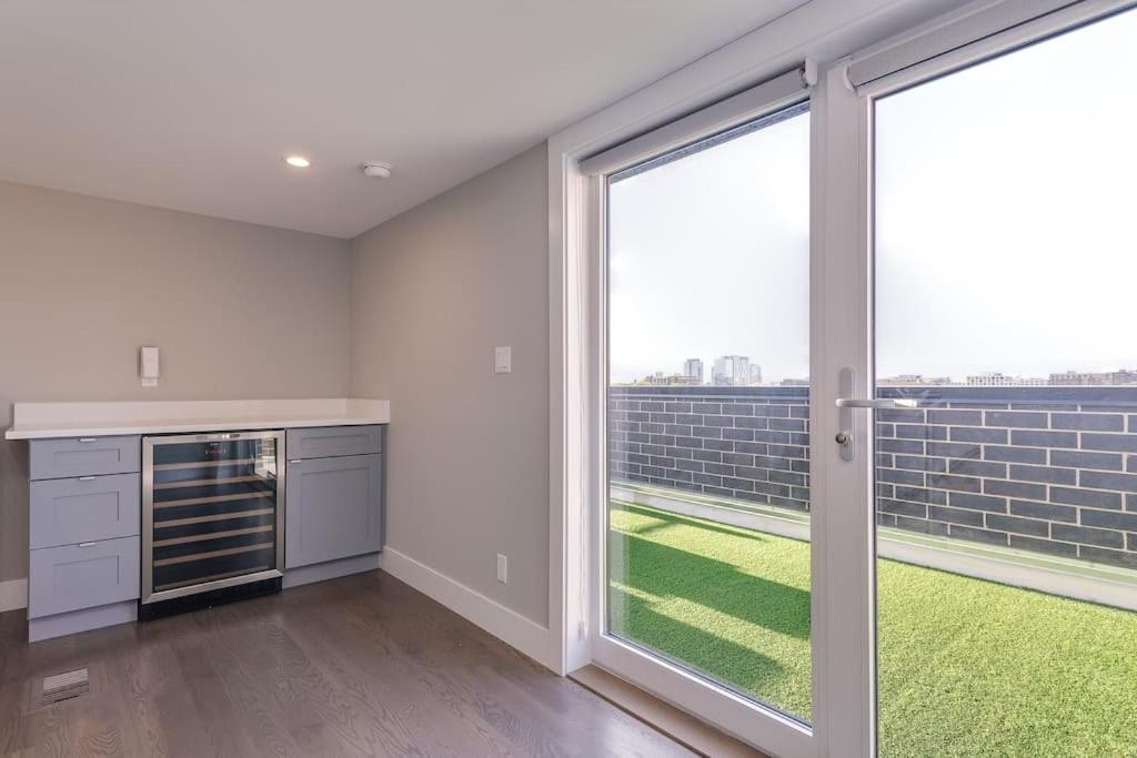 Apartment 2 Newly Built Luxury With Private Roofdeck