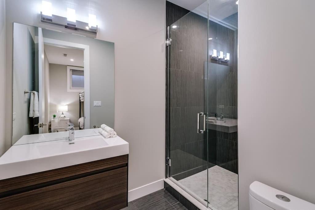 Apartment 2 Newly Built Luxury With Private Roofdeck *