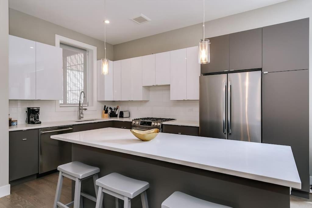 2 Newly Built Luxury With Private Roofdeck Apartment