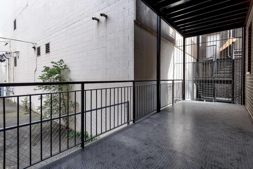 Apartment 2 Newly Built Luxury With Private Roofdeck *