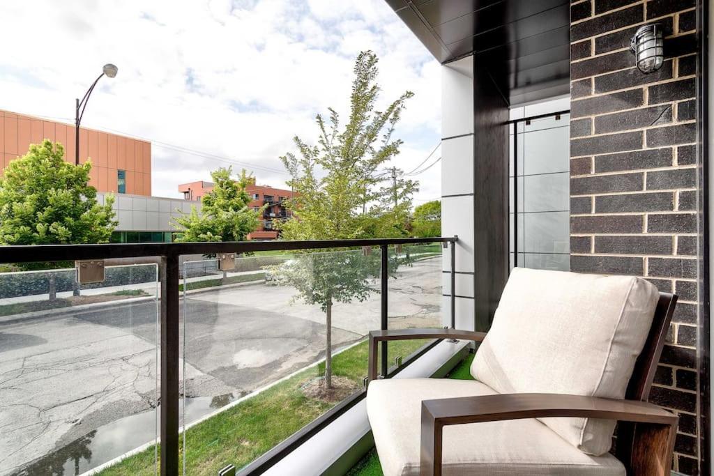 2 Newly Built Luxury With Private Roofdeck Apartment *