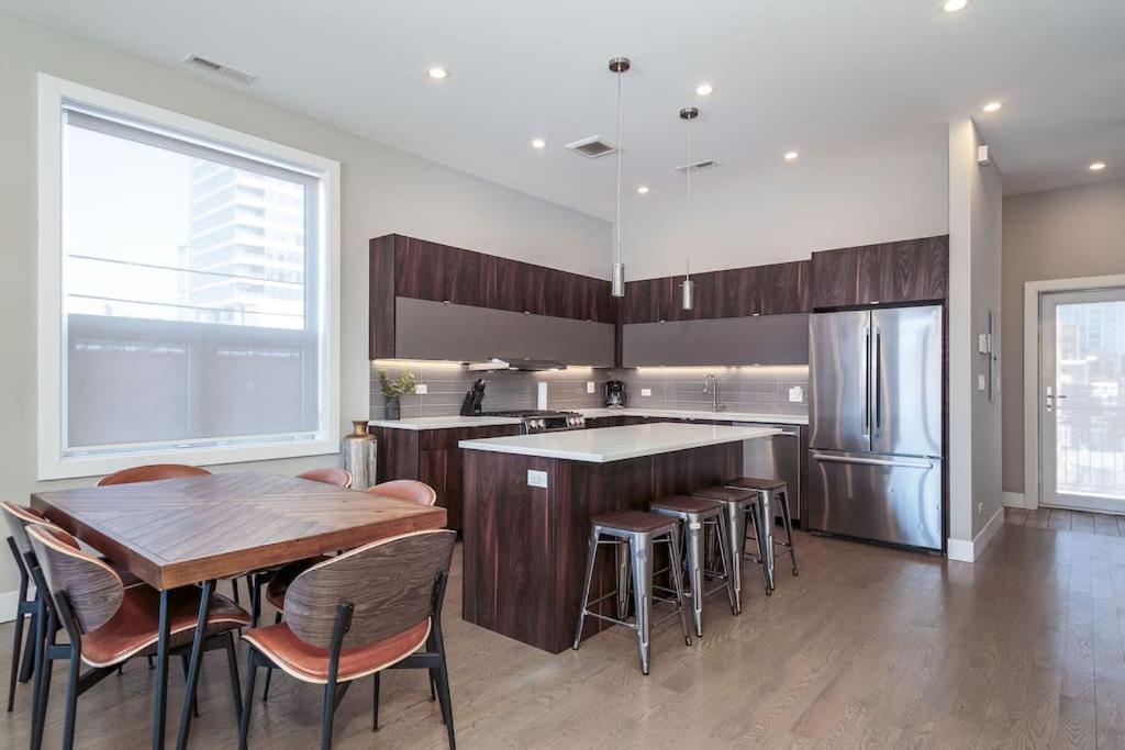 2 Newly Built Luxury With Private Roofdeck *