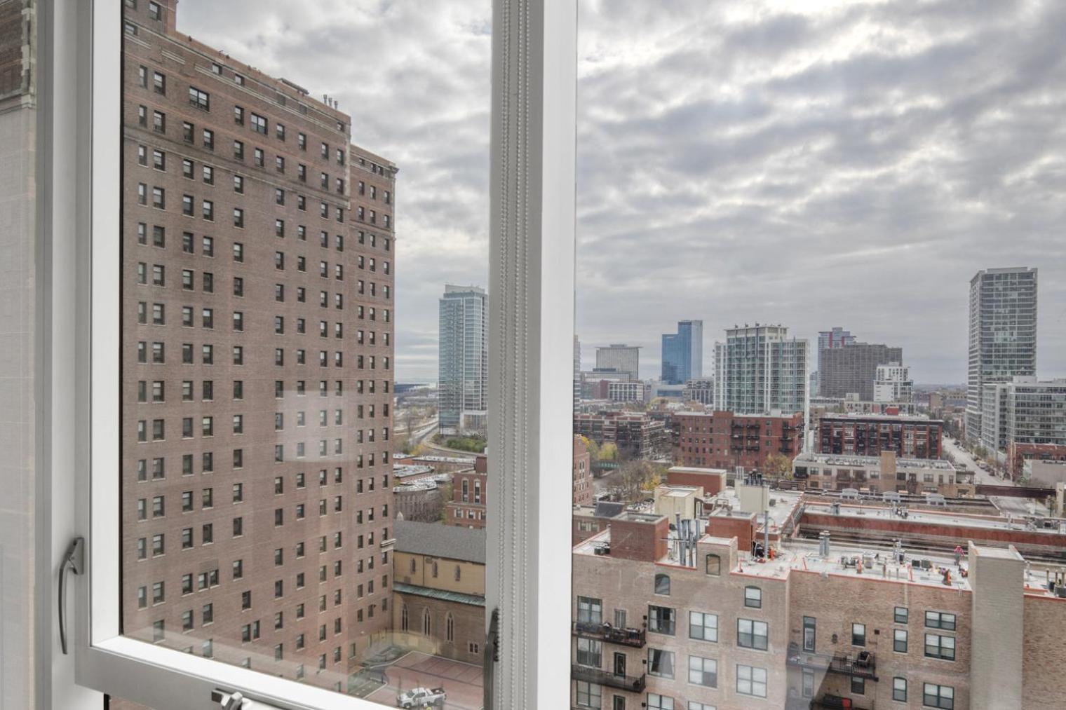 South Loop W Pool Gym Nr Grant Park Chi-857 Chicago