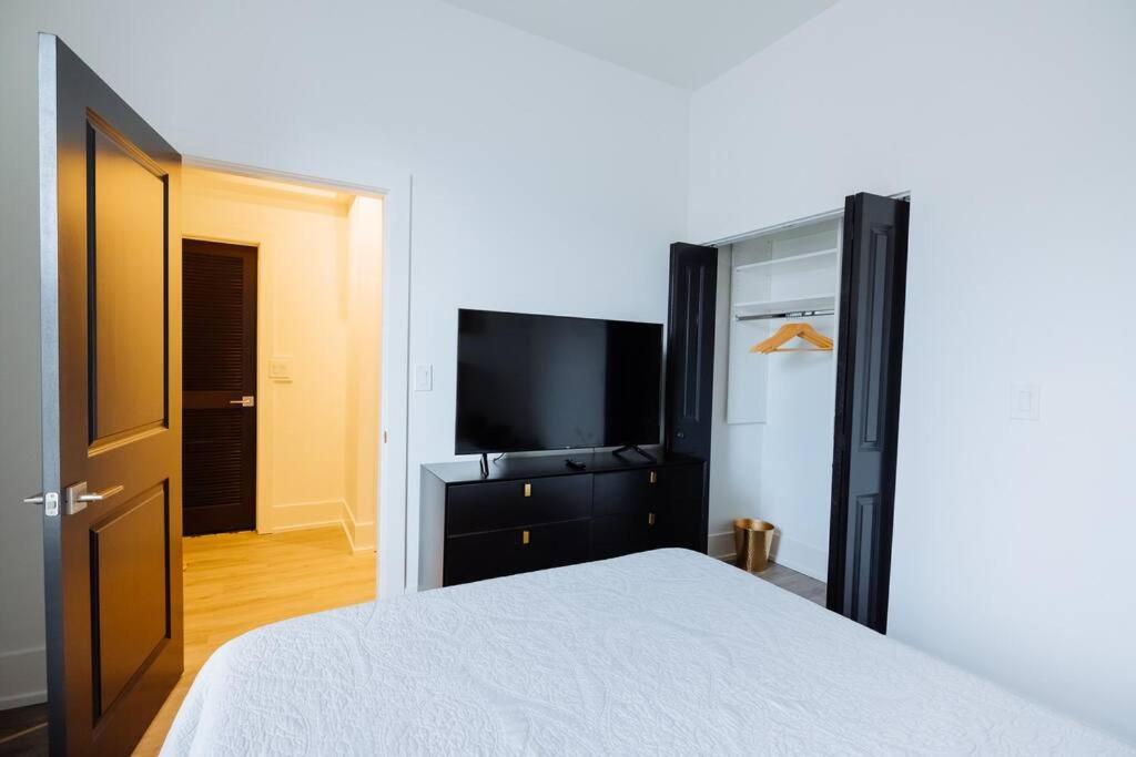 The Brown House - A Luxurious Uchicago Campus Apartment Chicago