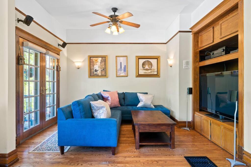 New! Xl North Center - 2 Car Garage And Ev Charger! Patios!