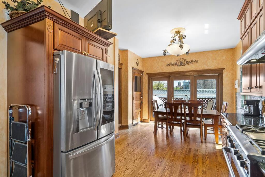 New! Xl North Center - 2 Car Garage And Ev Charger! Patios! Chicago