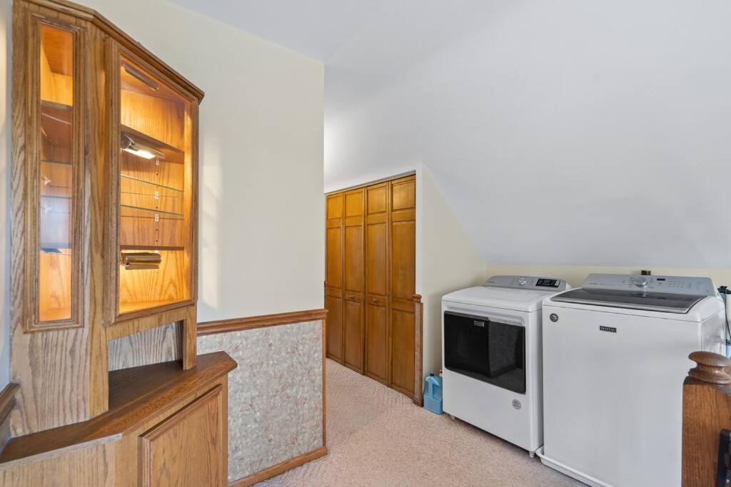 Apartment New! Xl North Center - 2 Car Garage And Ev Charger! Patios!