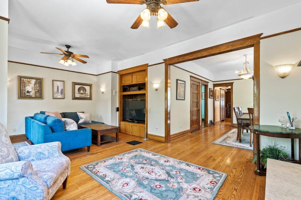 New! Xl North Center - 2 Car Garage And Ev Charger! Patios! Chicago