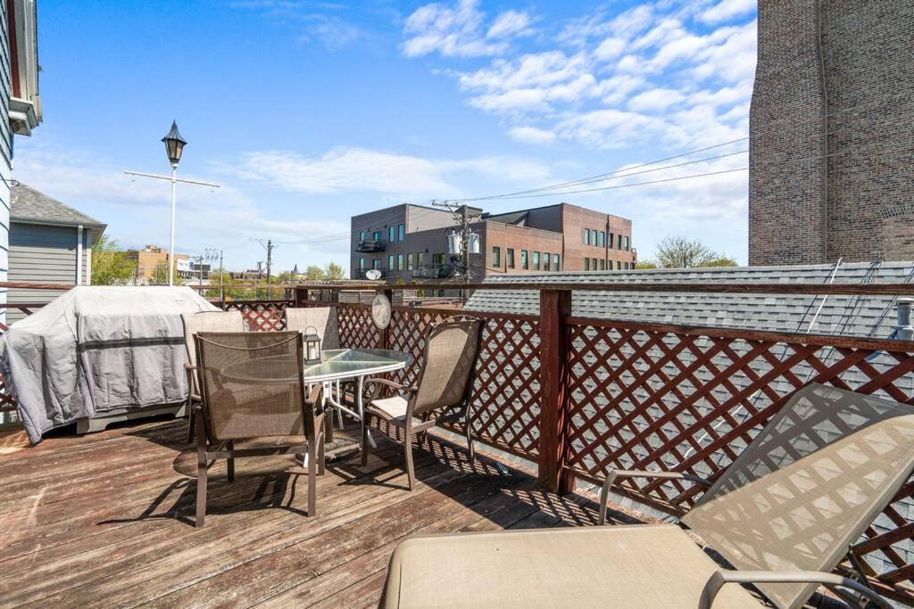 Apartment New! Xl North Center - 2 Car Garage And Ev Charger! Patios! *